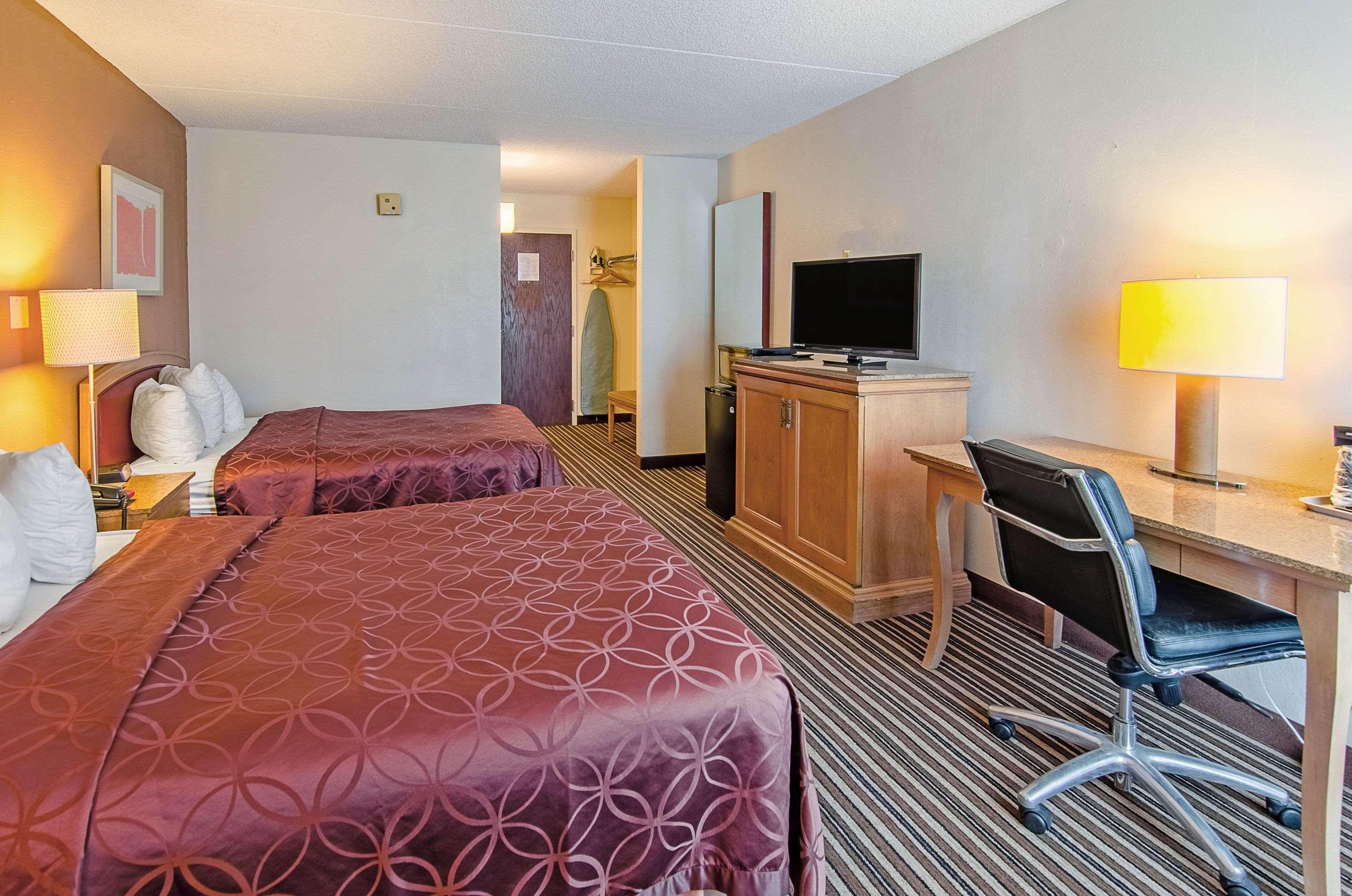 Econo Lodge Inn & Suites Norton Eksteriør bilde