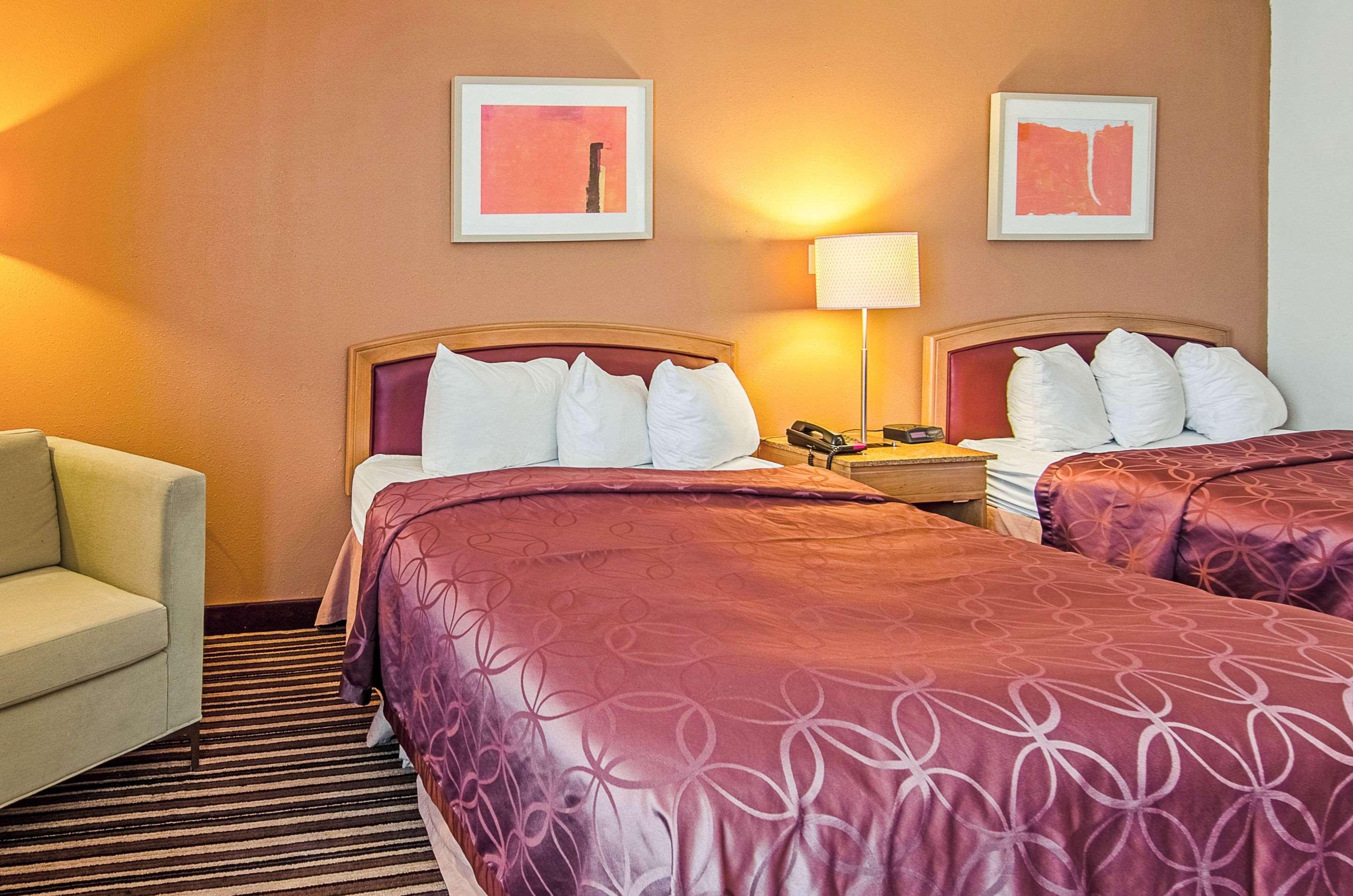Econo Lodge Inn & Suites Norton Eksteriør bilde