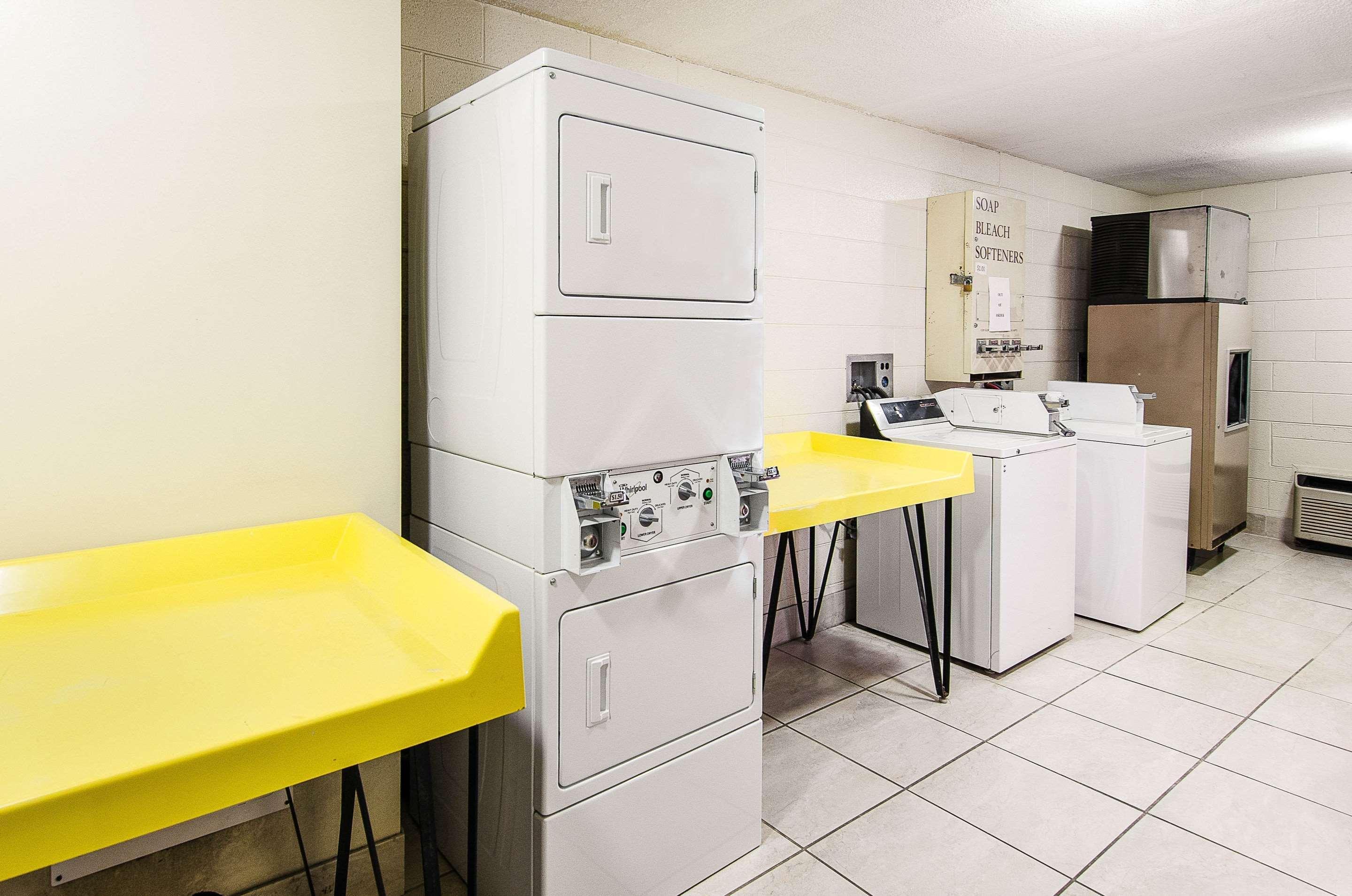 Econo Lodge Inn & Suites Norton Eksteriør bilde