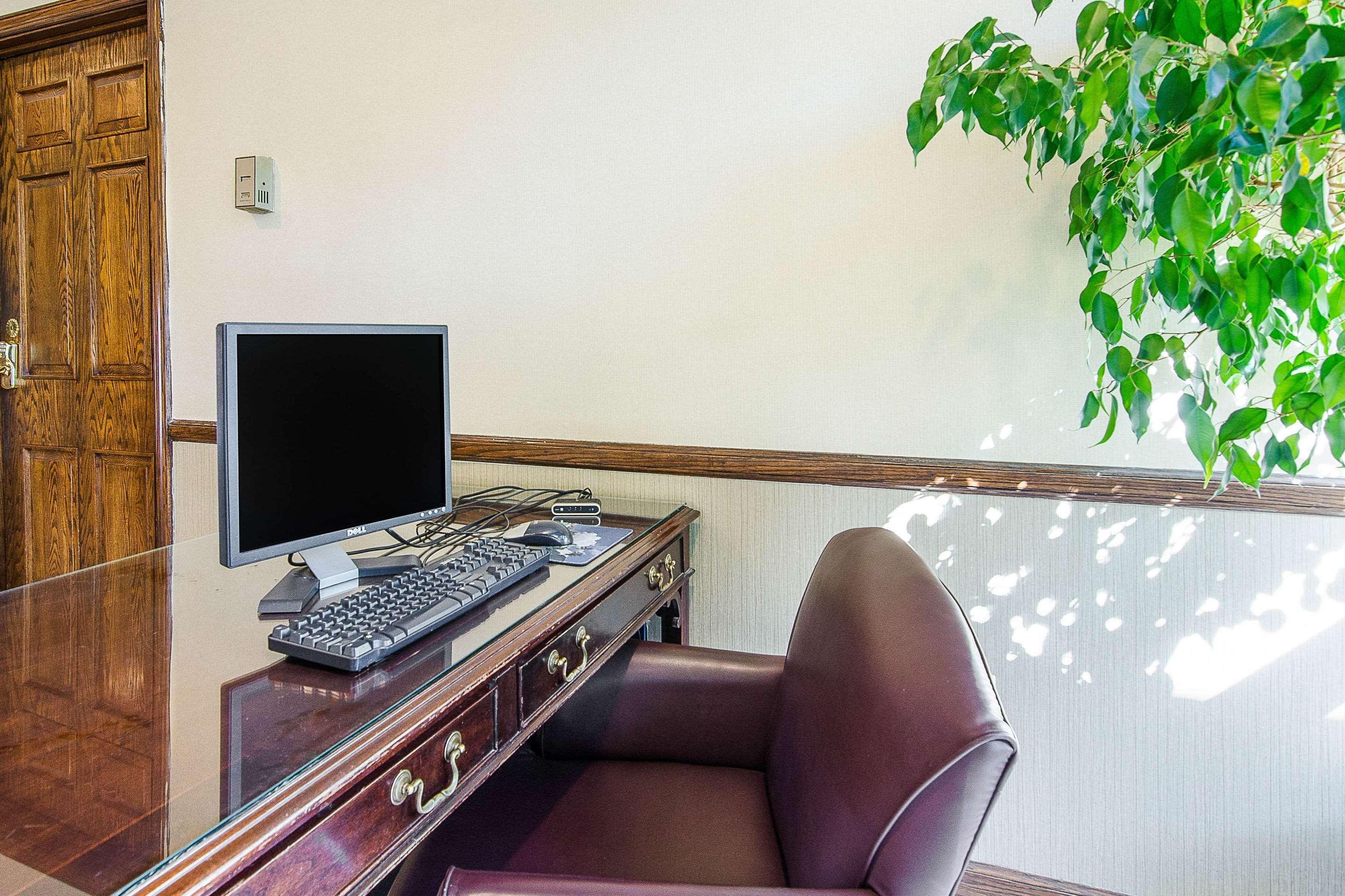 Econo Lodge Inn & Suites Norton Eksteriør bilde