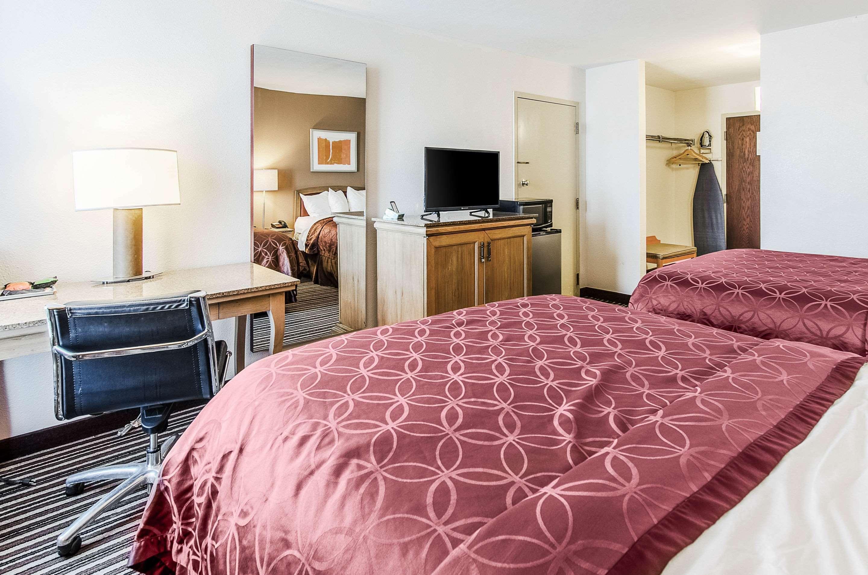 Econo Lodge Inn & Suites Norton Eksteriør bilde