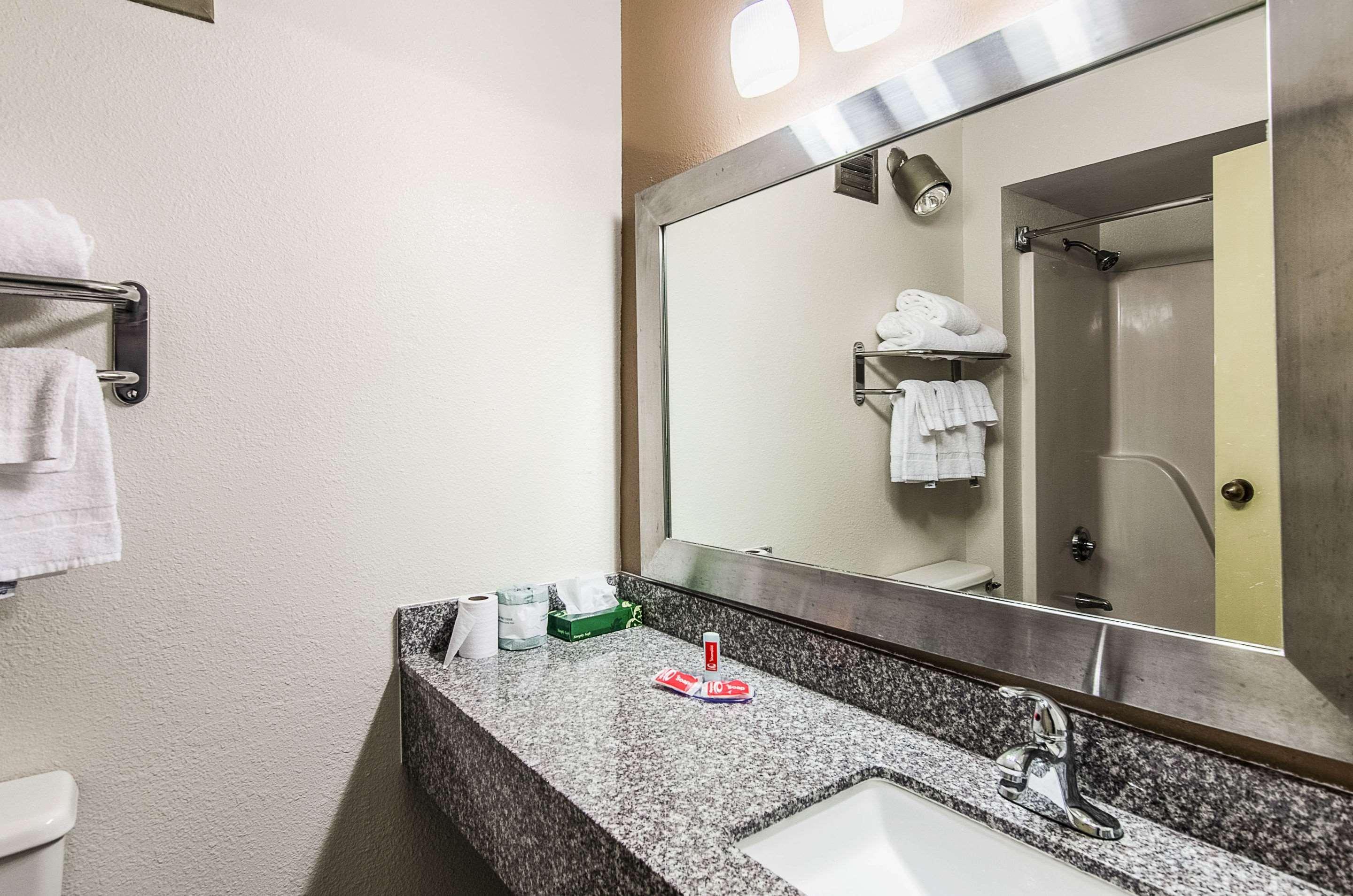 Econo Lodge Inn & Suites Norton Eksteriør bilde