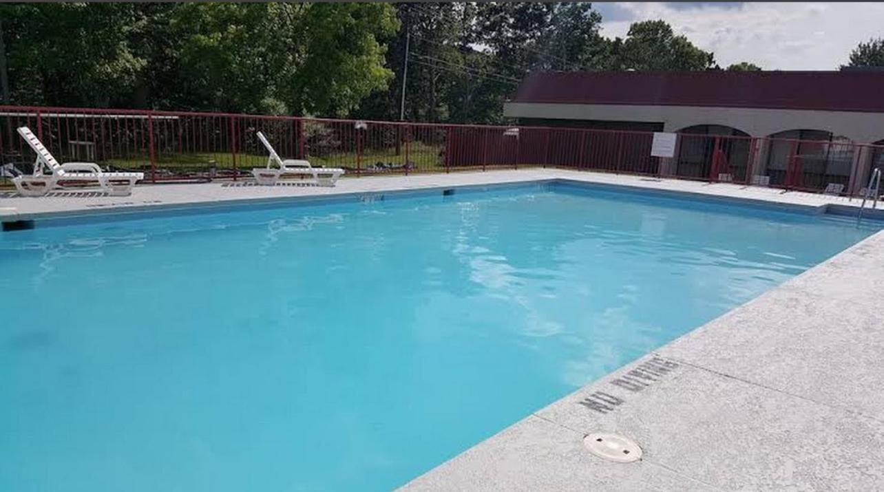 Econo Lodge Inn & Suites Norton Eksteriør bilde