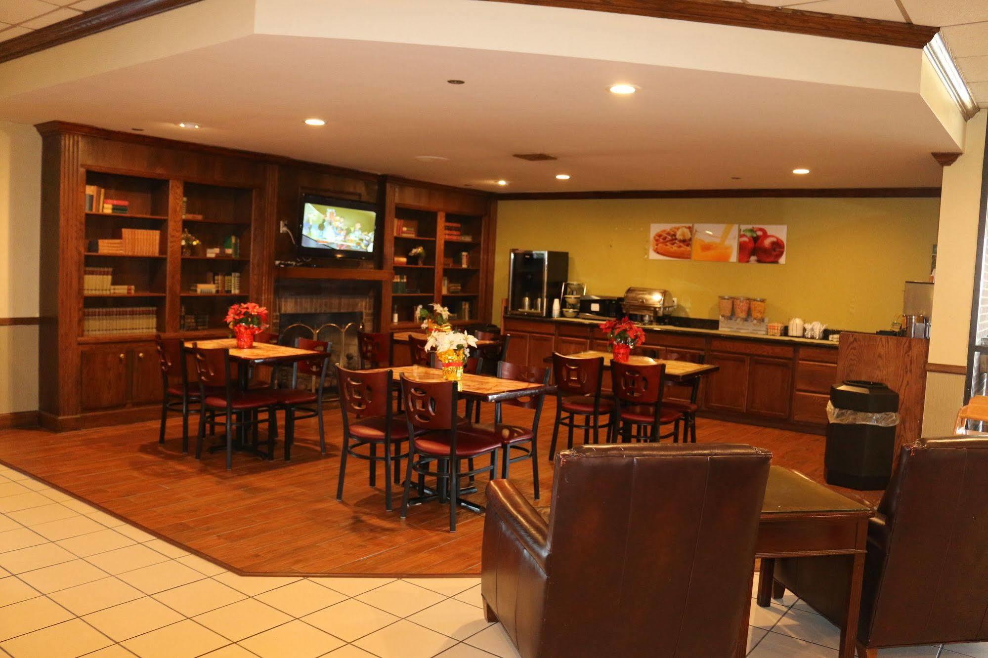Econo Lodge Inn & Suites Norton Eksteriør bilde