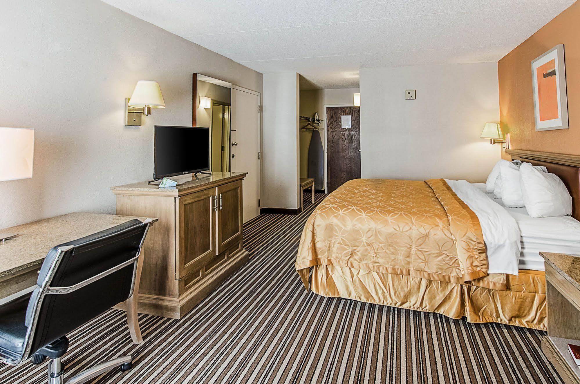 Econo Lodge Inn & Suites Norton Eksteriør bilde