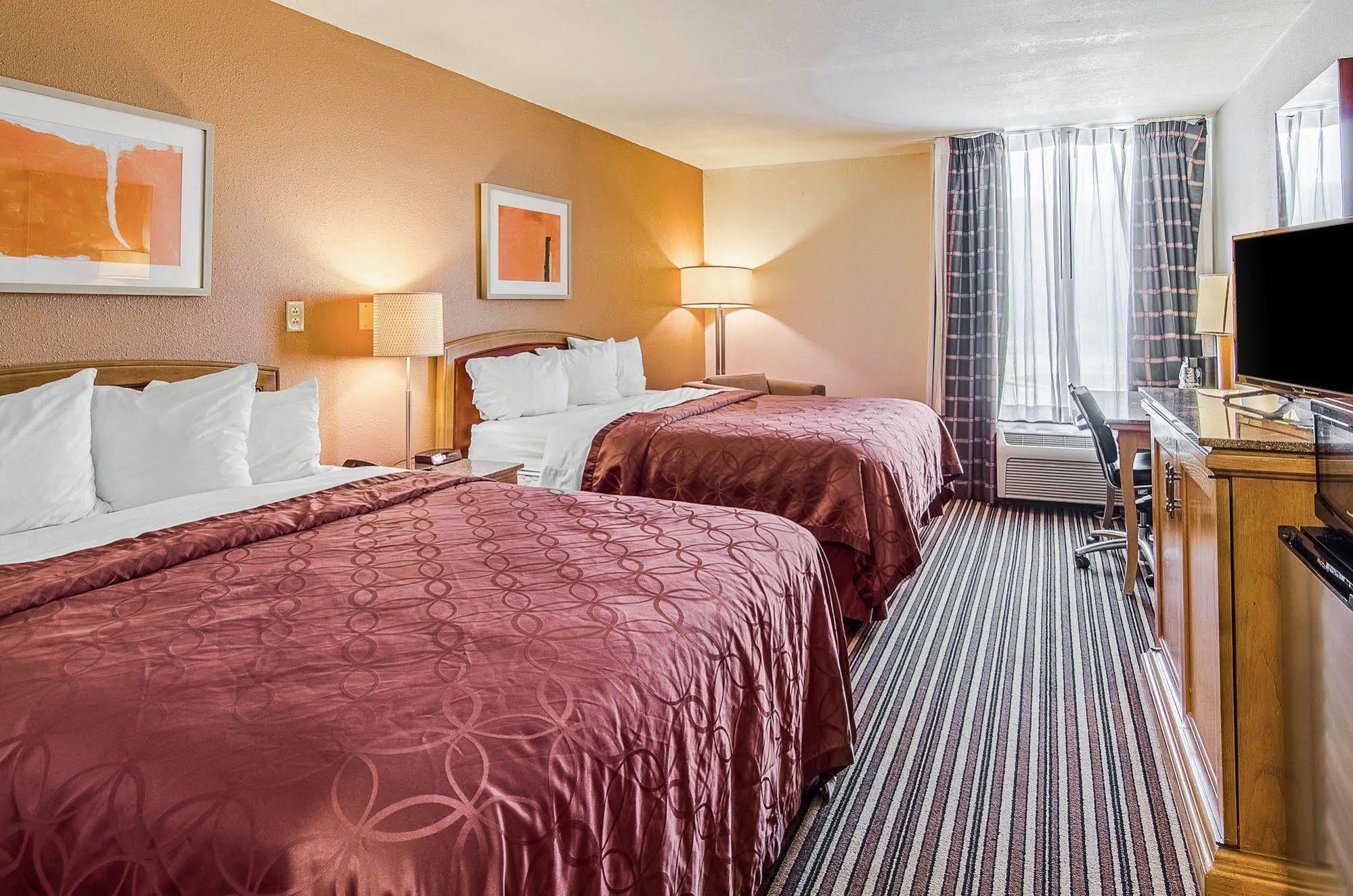 Econo Lodge Inn & Suites Norton Eksteriør bilde